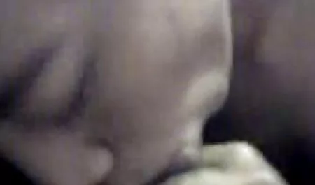 Rubia adolescente Lilith muestra su rosa L. en detalle veteranas infieles xxx