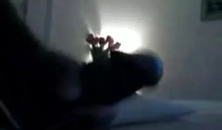 Lesbiana madura teniendo éxito el uso de serviporno veteranas sexo strapon mientras folla en la cocina