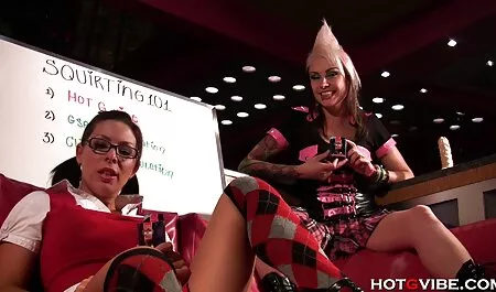 Una joven puta con un culo apretado Walk Mall veteranos porno en leggings antes de