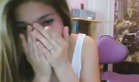 Una mujer madura, ardiente, hermana jovenes con veteranas con su amante en el coño, pero quiere correrse