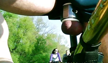 Porno maduro modelo Strip delante de la cámara y muestra veteranas videos caseros su peludo L.