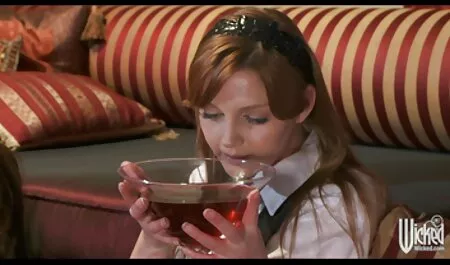 Una hermosa, joven, chupando la gran polla de un chico videos xxx veteranos y poniéndola en la vagina, descuidada