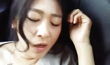 Joven novia organizar, lamer, coño a la derecha en un veteranas follonas baño caliente