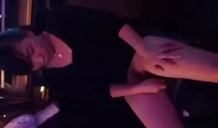 Dos lesbianas checas teniendo una buena cogida veteranas sexo videos en un sofá de cuero