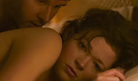 Un hombre una mujer negra creciendo en una pose de perrito videos de veteranas culiando y por detrás con placer