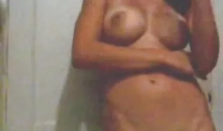 Chica joven tiene rosa rechoncho veteranas fallando coño labios propagación