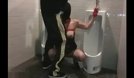 Sexy mujer Asiática con vibrador masturbación en la webcam videospornoveteranas