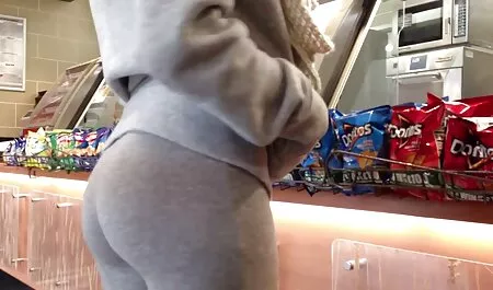 Joven modelo porno recibe una brutal cogida de un hombre en veteranas follando videos gratis una pose de perrito