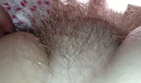 Joven chica tetona se encuentra en su espalda y obtiene una polla a la derecha videos sexo veteranas en su L.