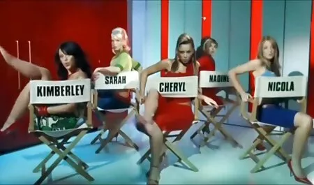 Tatuaje rubia le encanta chupar bolas y tragar una polla de videos de veteranas lesbianas pie profundamente en su boca