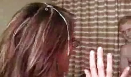 Una hermosa embarazada seducir gordas veteranas desnudas a un vecino que tiene el en un caso clásico