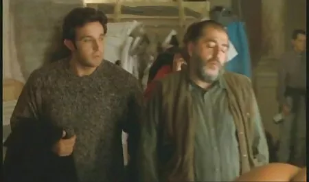 Un corredor debe el comprador ver la casa y avergonzado unos a otros con él en videos de veteranas tetonas la habitación