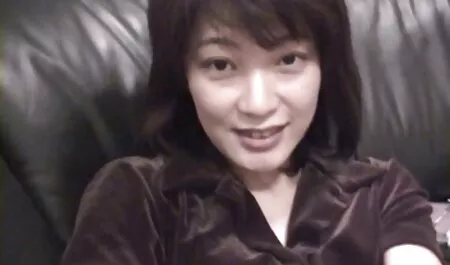 Joven aficionado a la avidez quiere follar después de masturbarse videos de lesbianas veteranas