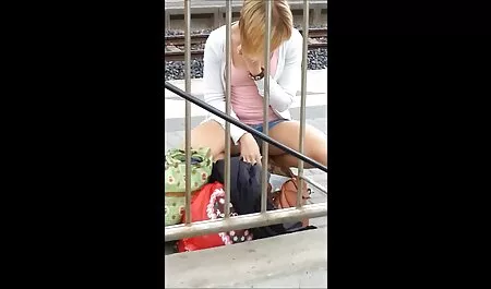 Lujurioso veteranas desnudas gratis maduro ama de casa quiere a masturbarse su coño en la cocina