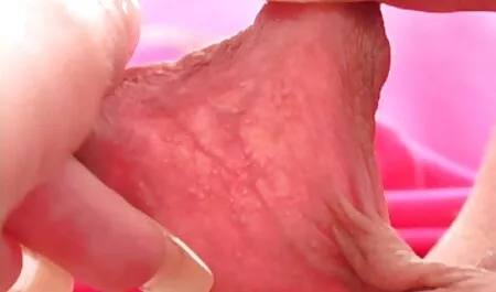 Una joven modelo porno, no tiene miedo de un falo negro gigante y hermana videos de veteranas gratis con un hombre negro