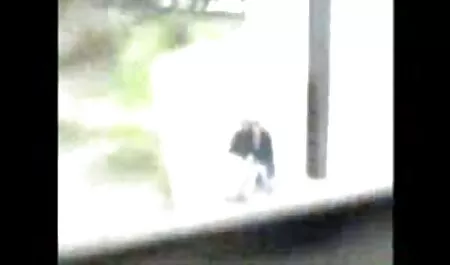 Joven morena masturbándose con vibrador veteranas gordas desnudas en el techo