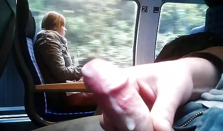 Una chica joven sabe y sabe cómo cumplir con la polla de su videos por no maduras hijo fresco