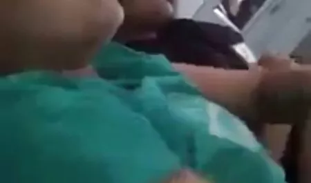 Una mujer negra, el niño va a chupar la polla veteranas desnudas videos de un hombre negro y obtener una cogida brutal de él