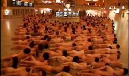 Una joven realiza un striptease y estira las veteranas videos xxx paredes de su L.