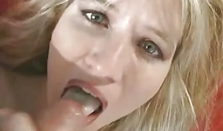 Hermoso coño de una madura veteranas fallando morena chorros masturbación con un vibrador