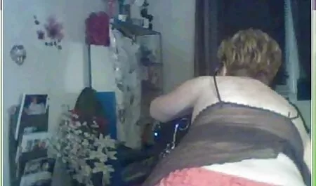 Una estudiante, gilipollas, gafas, veteranas culiando con jovenes irritada y no protege su ano de la penetración