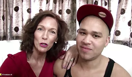 Dos grandes, se colarán a través de los agujeros veteranas xxx gratis de la puta encadenada