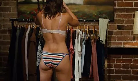 La perra hermana con la hombre en la pornoveteranas cocina counter