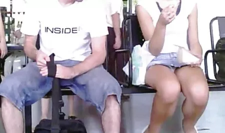 Depravado madura pornstars en increíble medias de belleza folla con un hombre negro muscular en el porno veterano sofá