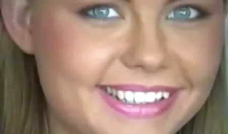 Una joven rubia estaba lista para reemplazar veteranas bien ricas su culo por una polla de su novio y disfrutar anal