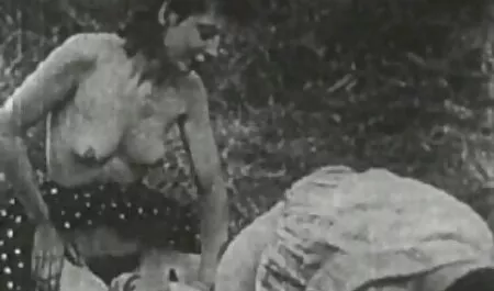 Chicos mierda Rumania puta con veteranas incestuosas doble penetración para un buen libre