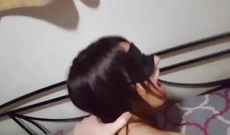 Joven modelo porno folla con un distribuidor y tomar todo sexo casero con veteranas su semen en su boca