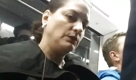 Joven morena quiere follar videos de veteranasxxx con un agente porno después de la masturbación