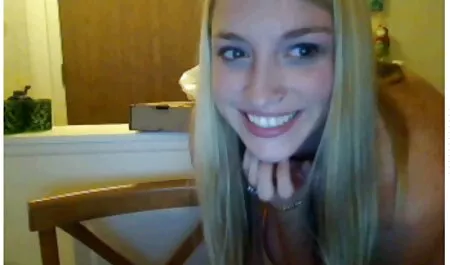 Novia está videos de veteranas xxx fascinado por los agujeros en la pared para los miembros