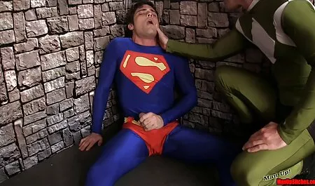 Morena con tetas naturales chupa videos xxx veteranos una polla en lencería caliente