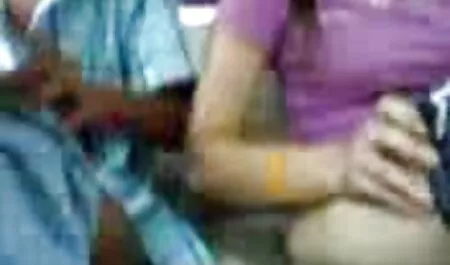 La chica en el videos xxx gratis veteranas bolsillo rosa es exclamada por un gran ruido