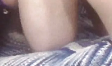 Un hombre ver videos porno veteranas que eyaculó un semen en el culo de una leche caliente. Después del final de una mierda