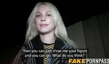 La gente interrumpir lesbianas acariciando veteranas con adolecentes en el tiempo y con ganas de follar a los dos