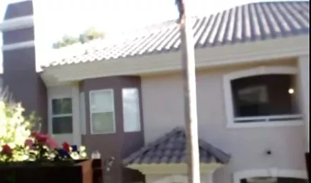 Joven modelo porno sugirió orgía de sexo en la cocina en lugar veteranas muy tetonas de una taza de café