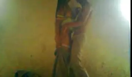 Madura videos pornos amateur de maduras rubia quiere chupar la polla del amante en el camino