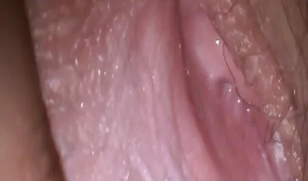 Hermoso cabello largo, suavemente, amorosamente con el vibrador veteranas con adolecentes de oro