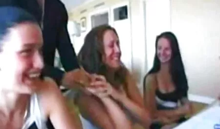 Brutal Chico se folla a su joven novia en la boca con veteranas muy calientes un falo