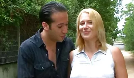 Joven modelo videos caseros de veteranas porno adolescente chupando la polla del hombre y se lo masturba