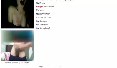 Joven ágil niñas con novio tener divertido en veteranas culonas cojiendo cámara vídeo