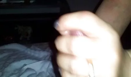 Rubia con tetas falsas veteranas culiando con jovenes folla en aceite como una vaquera