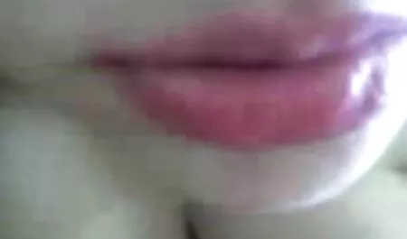 Joven puta en busca de diversión sexo serviporno veteranas en los brazos de un hombre maduro