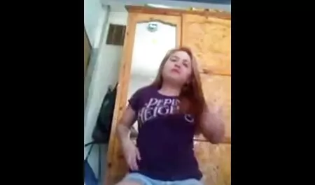 Emoción porno de veteranos que envuelve la cabeza de dos latinas