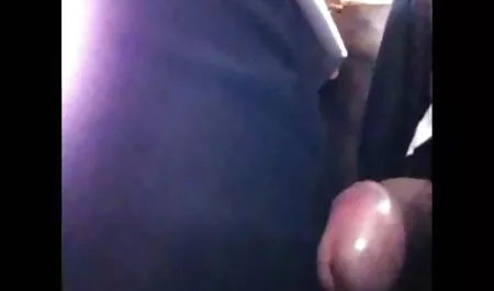 Chico sugirió porno de veteranos cambiar consolador para sus amigos