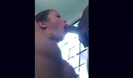 Interrumpiendo la veteranas super tetonas masturbación de una perra madura y follándola bien en su L.