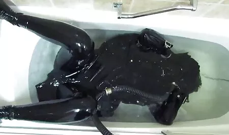 Joven rubia y su veteranas buenas follando anal meets dos negro pollas