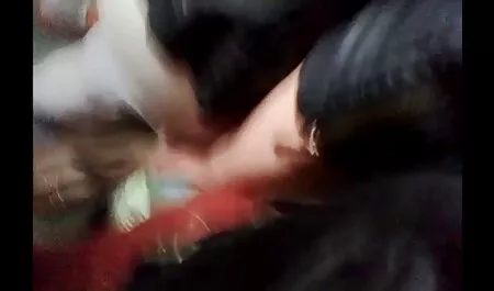 Joven y deliciosa morena acariciando con un vibrador en su red doméstica observó el monitor de red veteranas super culonas